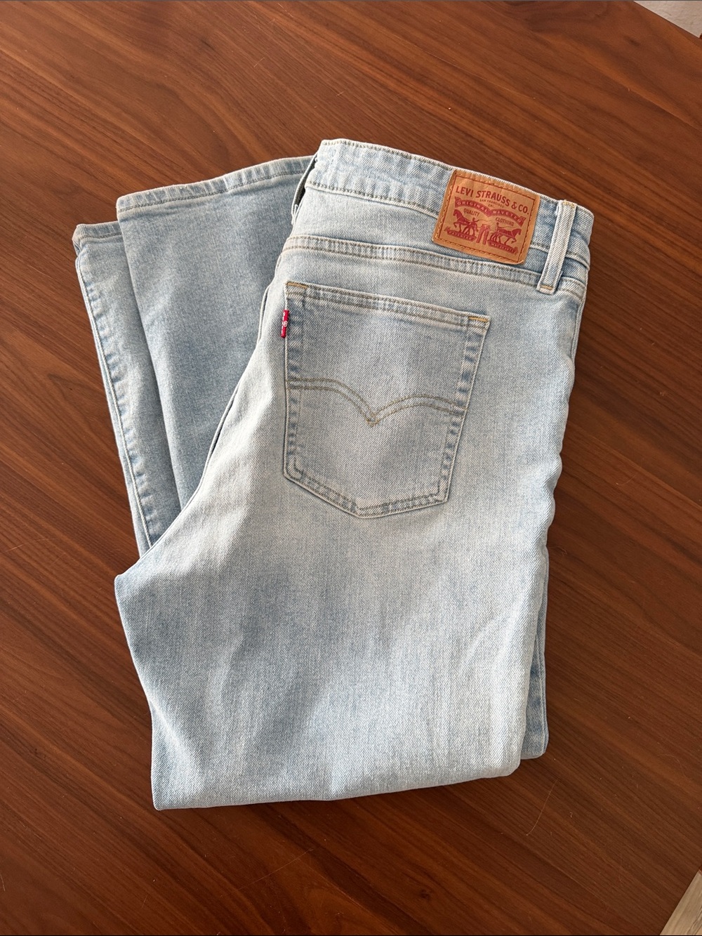 Levi's Light Wash Women’s Boot Cut Jeans